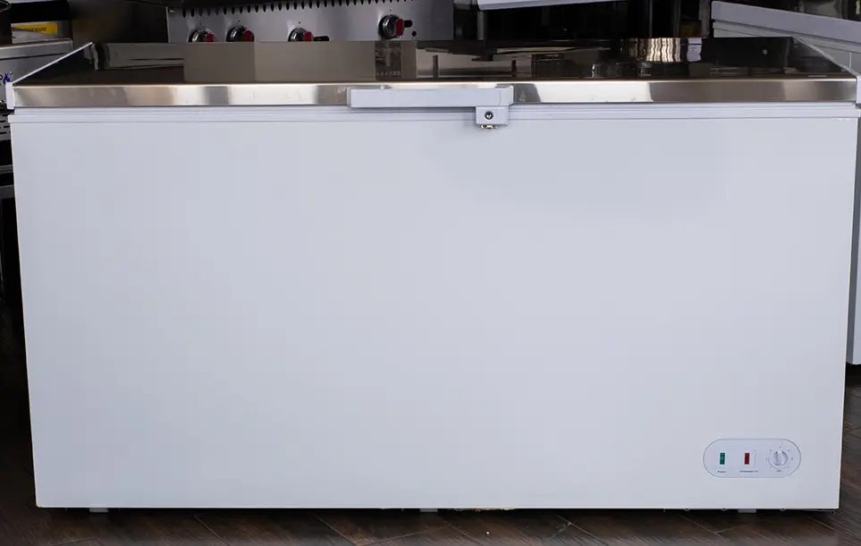 CONGELADOR DE COFRE - TAPA DE ACERO INOX - CAPACIDAD DE 550lts