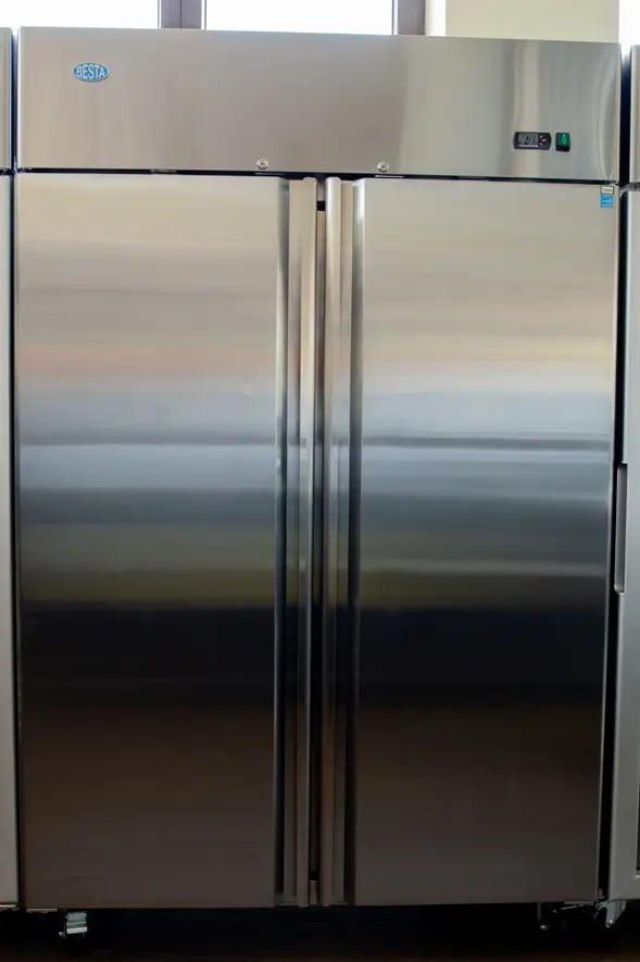 CONGELADOR VERTICAL CON 2 PUERTAS ACERO INOX DE 81.5´´X 51.5´´