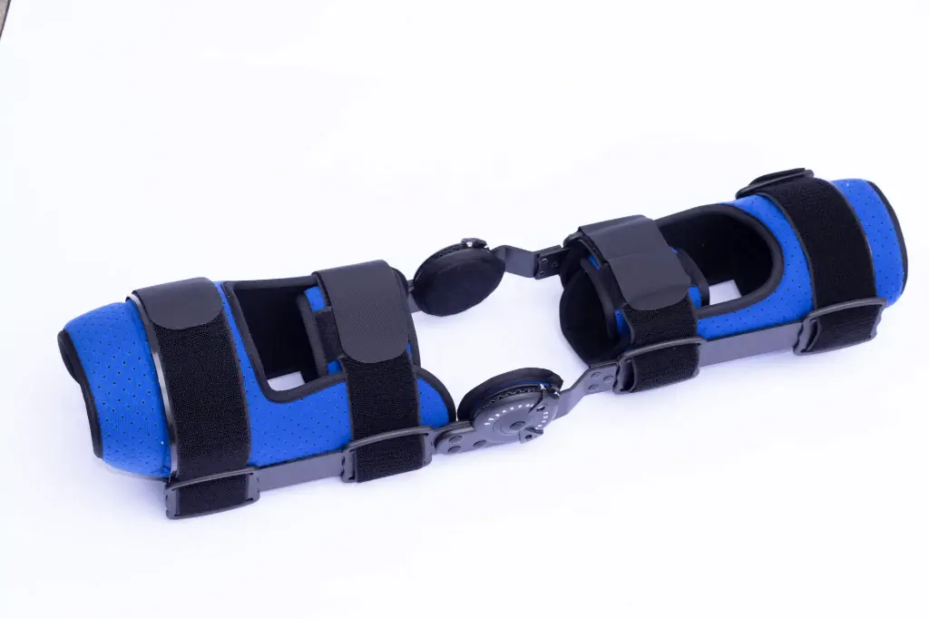 INMOVIZADOR DE RODILLA CON TELESCOPIO ROM C 